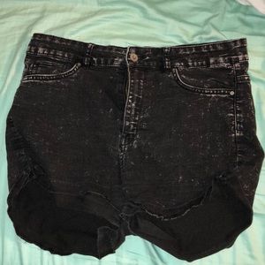 High Waited Distressed Black Shorts